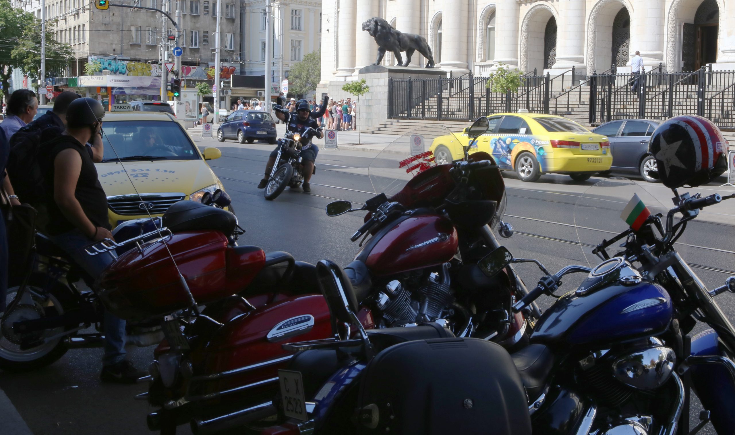 Протест на мотористи пред Съдебната палата
