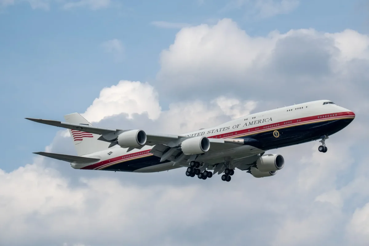 Самолетът, дарен от Катар и използван временно като Air Force One, ще бъде изпратен за допълнителна модернизация
