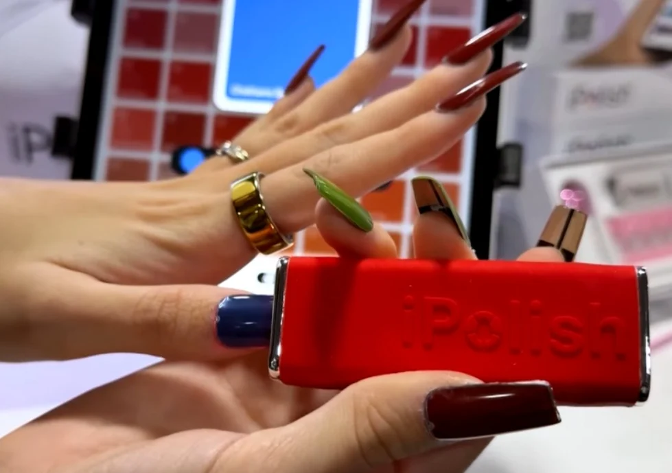 2. ultramoderen manikyur ot ipolish