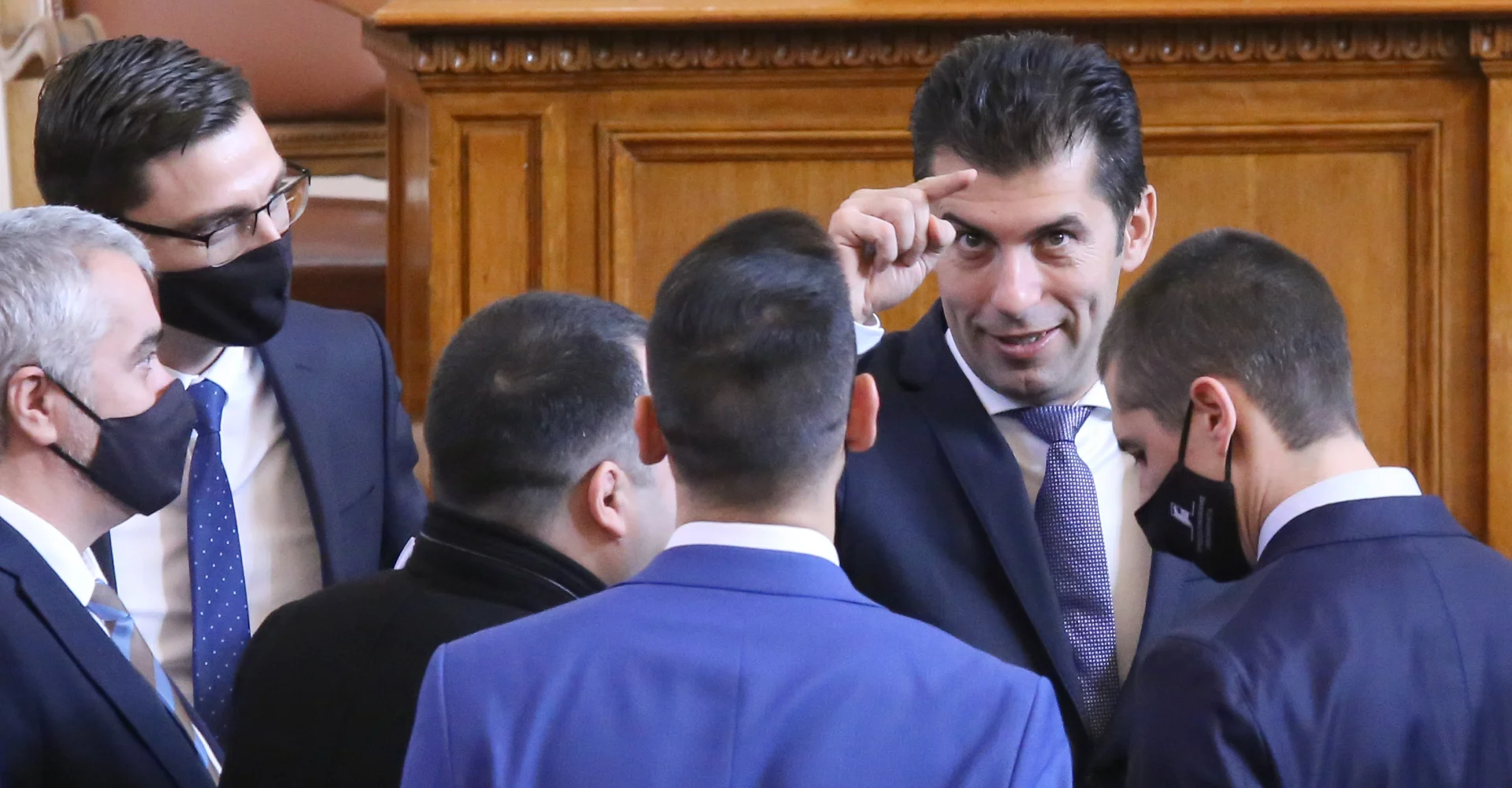 Парламент Кирил Петков