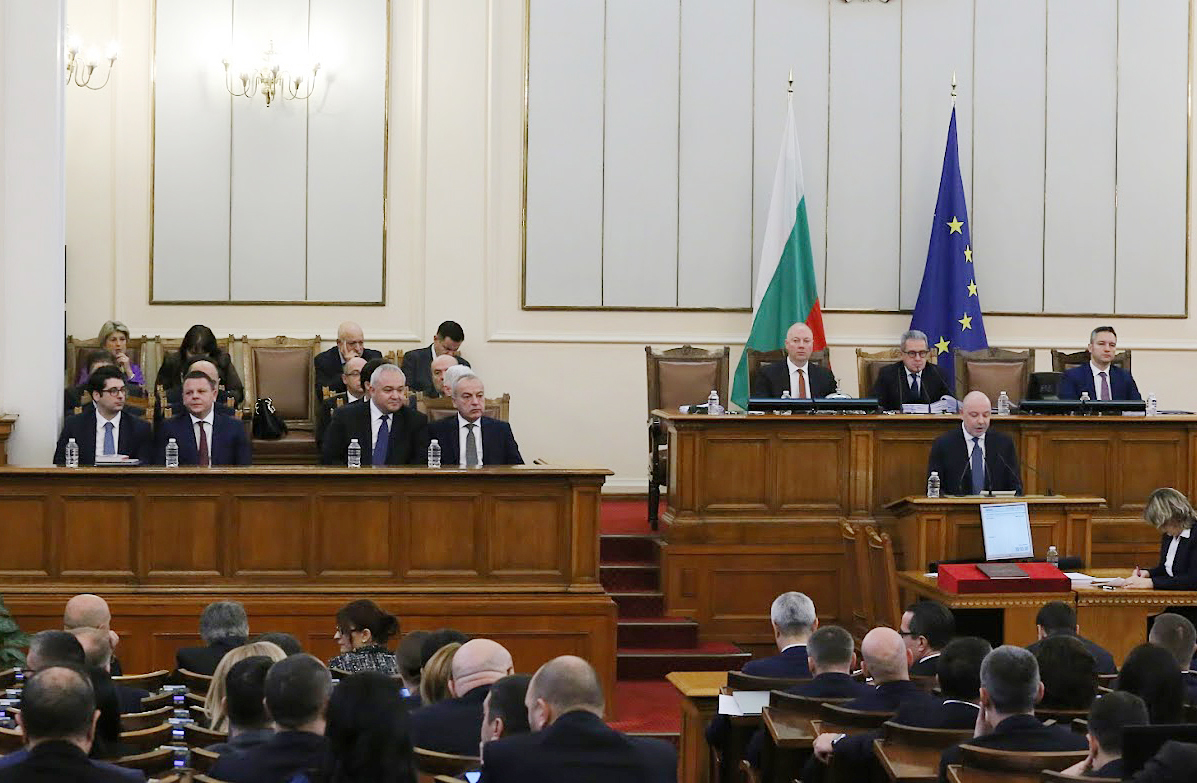 Парламент Николай Габровски гласуване кабинет