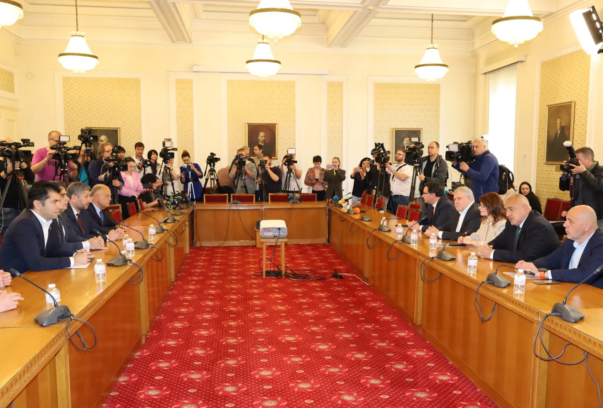 Парламент среща ГЕРБ ПП