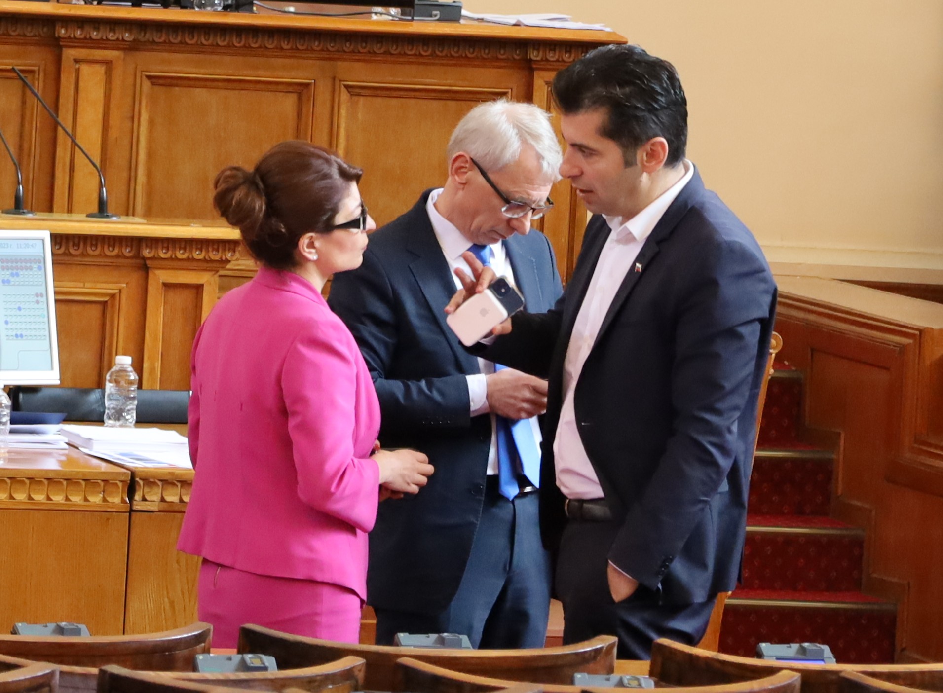 Парламент Десислава Атанасова Николай Денков Кирил Петков