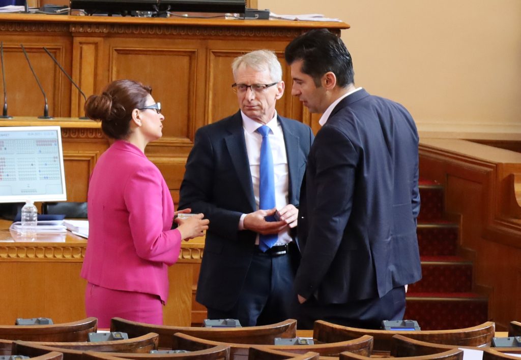 Парламент Десислава Атанасова Николай Денков Кирил Петков