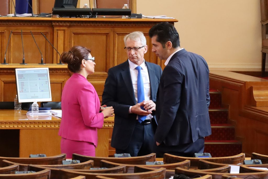 Парламент Десислава Атанасова Николай Денков Кирил Петков