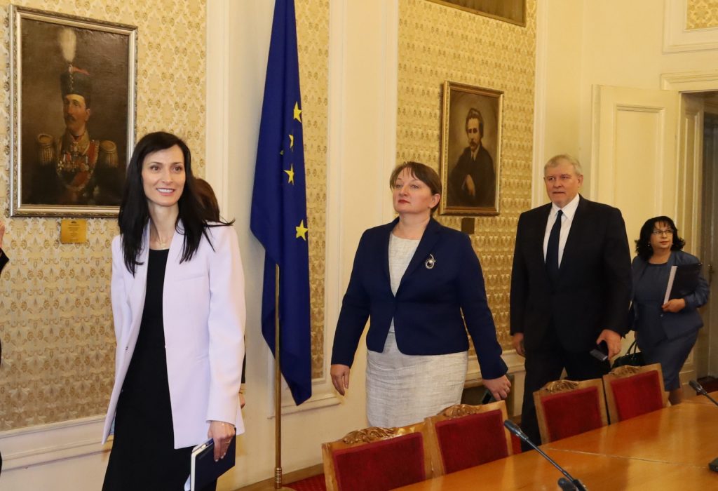 Парламент среща ГЕРБ ДПС Мария Габриел