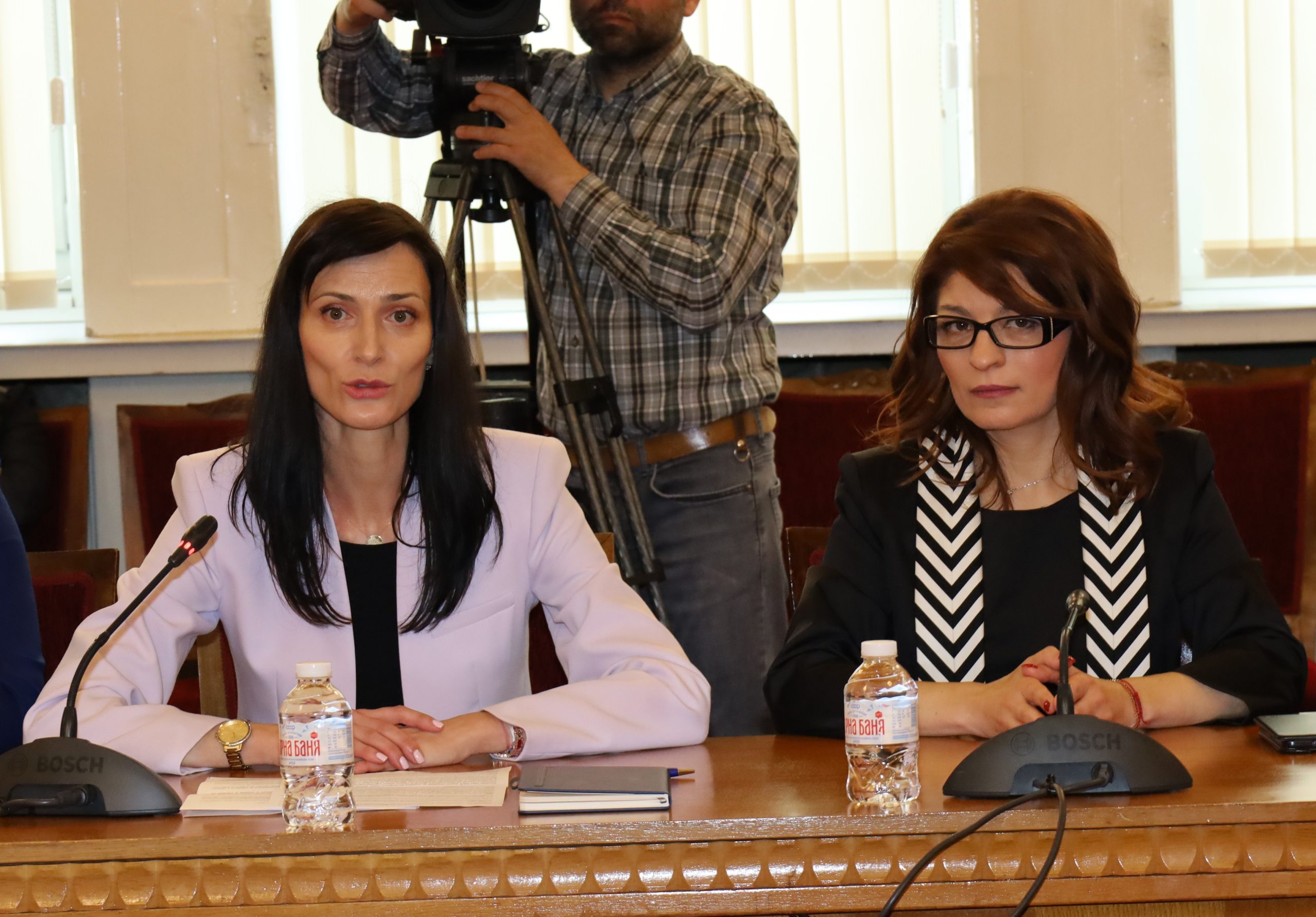 Парламент среща ГЕРБ ДПС Мария Габриел