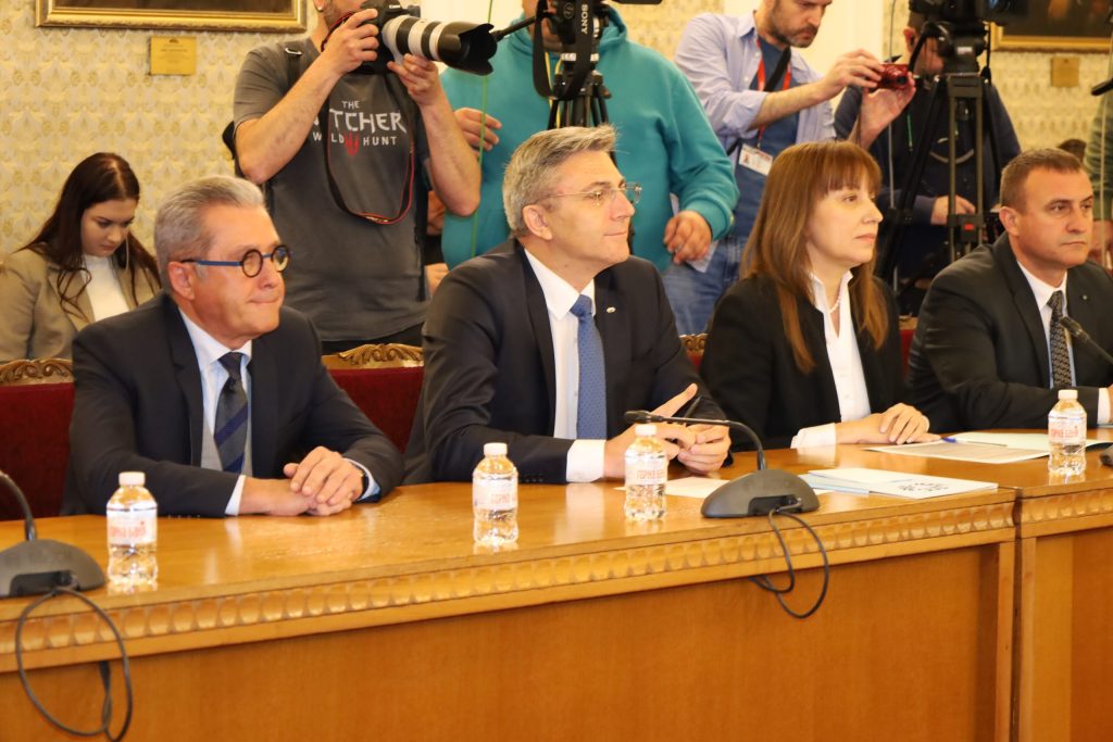 Парламент ДПС Йордан Цонев Мустафа Карадайъ