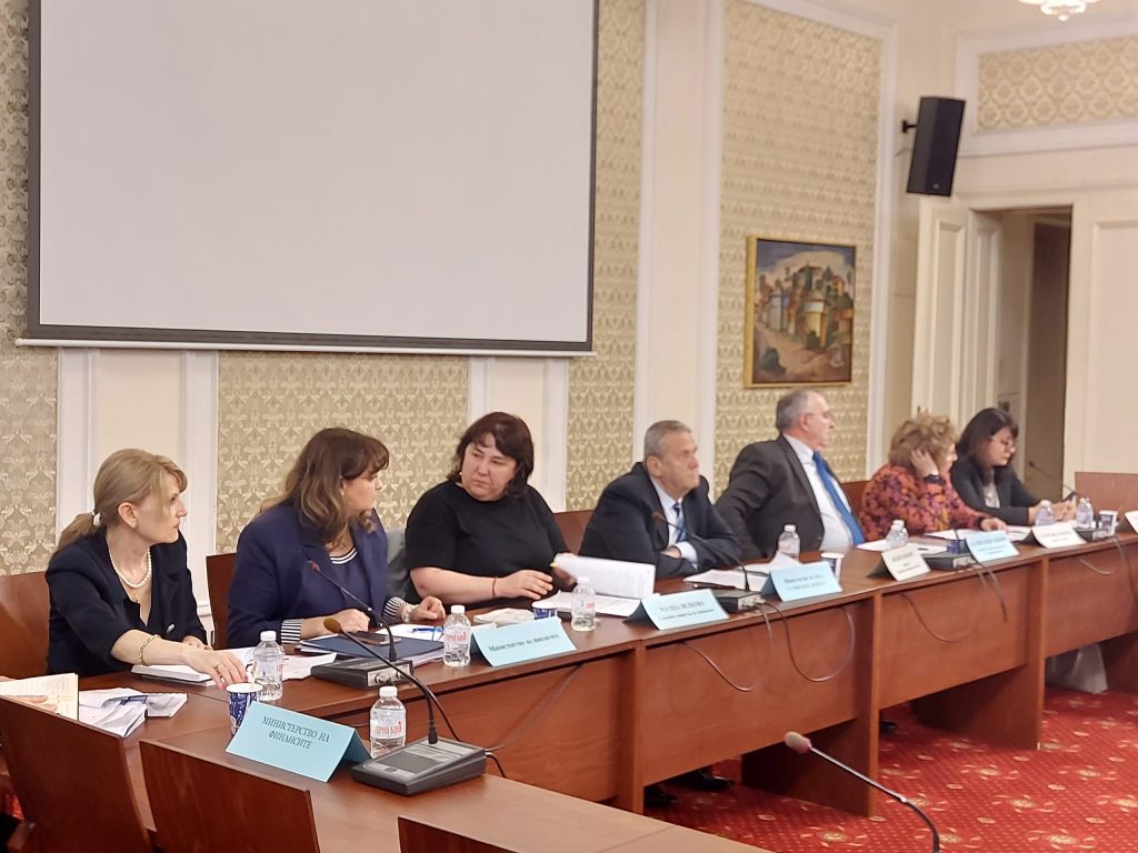 Министър Велкова предлага вместо нов дълг, да се ползва Сребърния фонд 4 20230601 145748 scaled 1