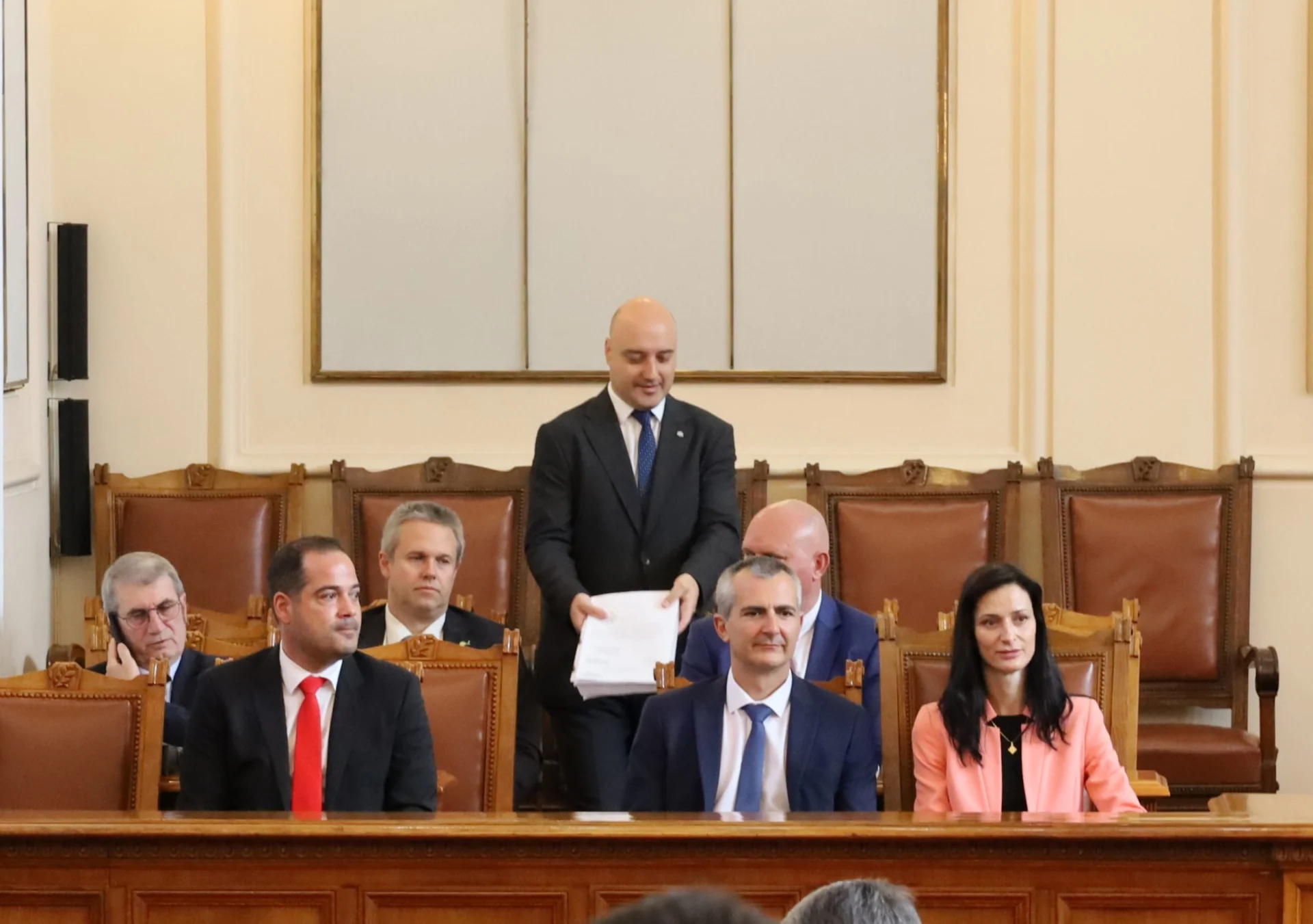 Парламент Мария Габриел правителство