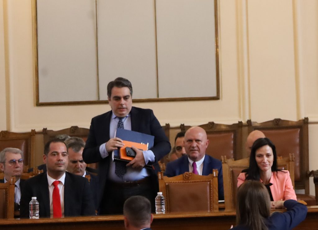 Парламент Асен Василев Мария Габриел правителство