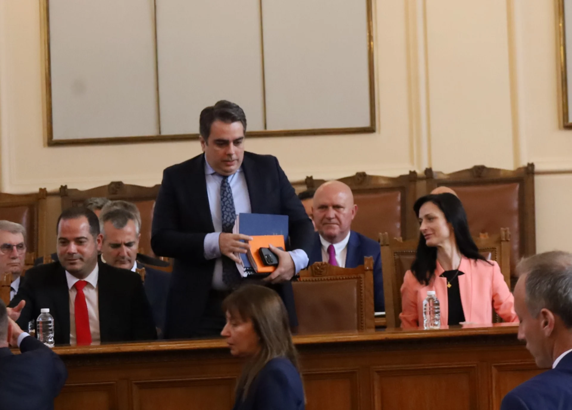 Парламент Асен Василев Мария Габриел правителство