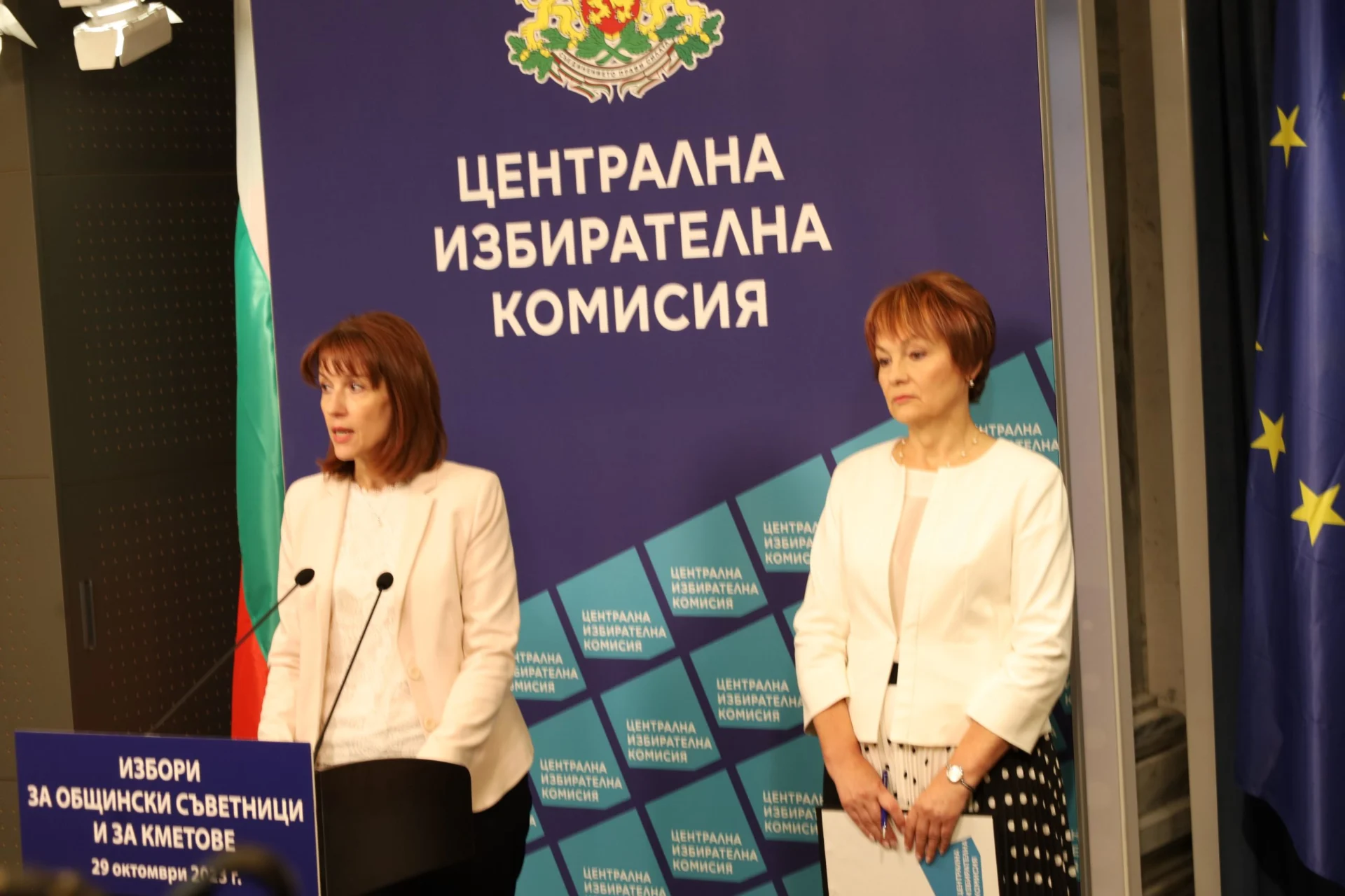 Имаме пълната подкрепа на правителството за подготовката за вота, заявиха от ЦИК