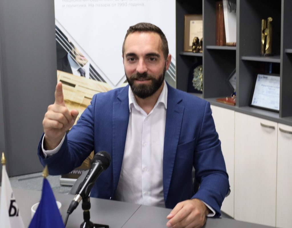 Михал Камбарев: Моделът ГЕРБ прогони младите хора от Смолян (част ІІ) 3 Михал Камбарев