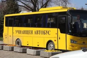 Бус с ученици катастрофира в София, шофьорът загина