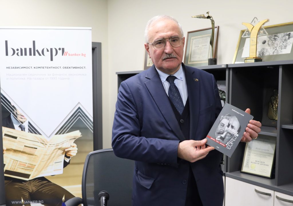 Лъчезар Тошев: Български левичар още през 1938 г. нарича нацизма и комунизма братя близнаци и описва в книга прегръдката им (част І) 6 Лъчезар Тошев