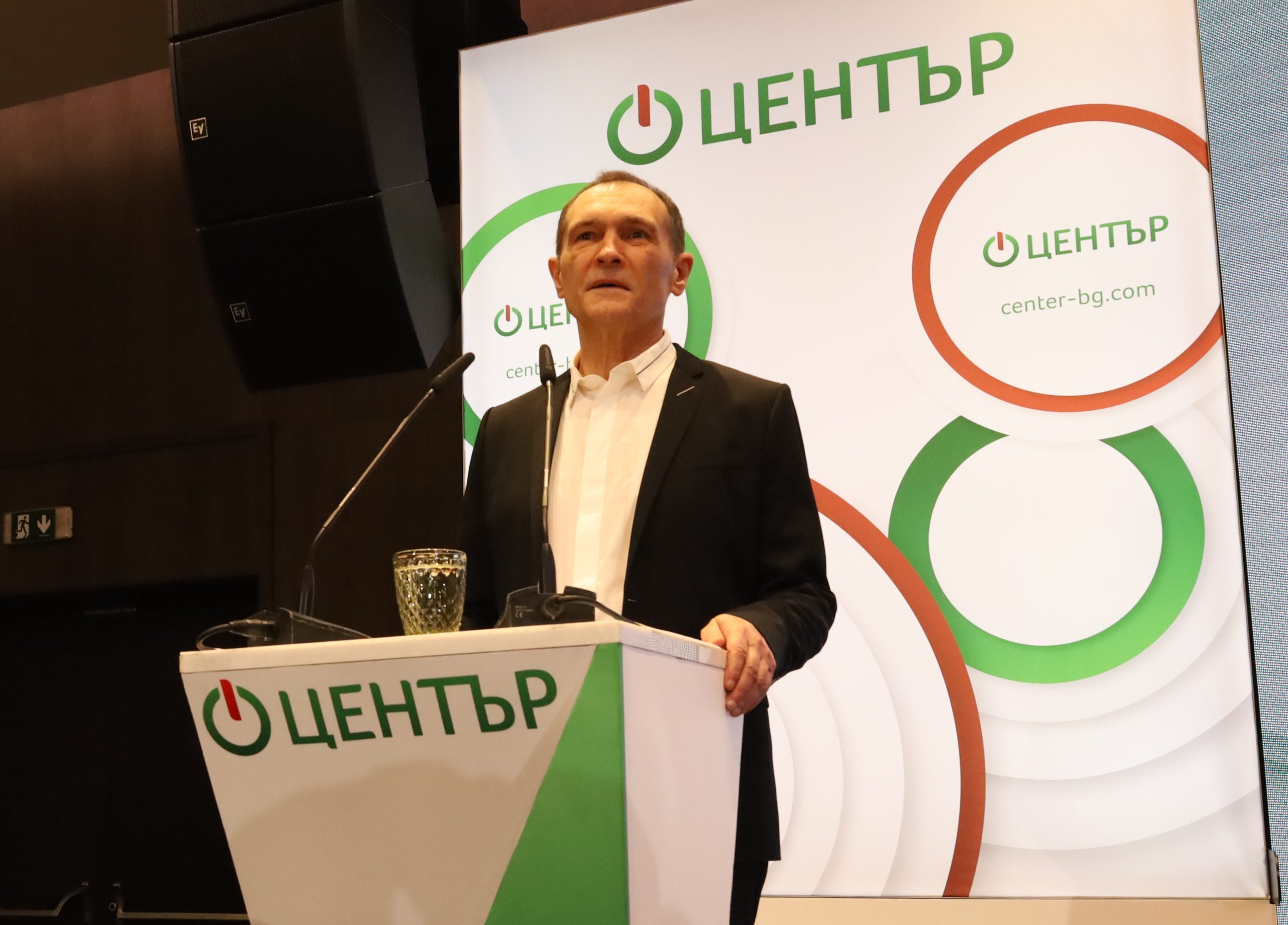 Божков учреди движение "Център", оглави го преподавател по философия