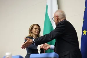 Денят по диагонал