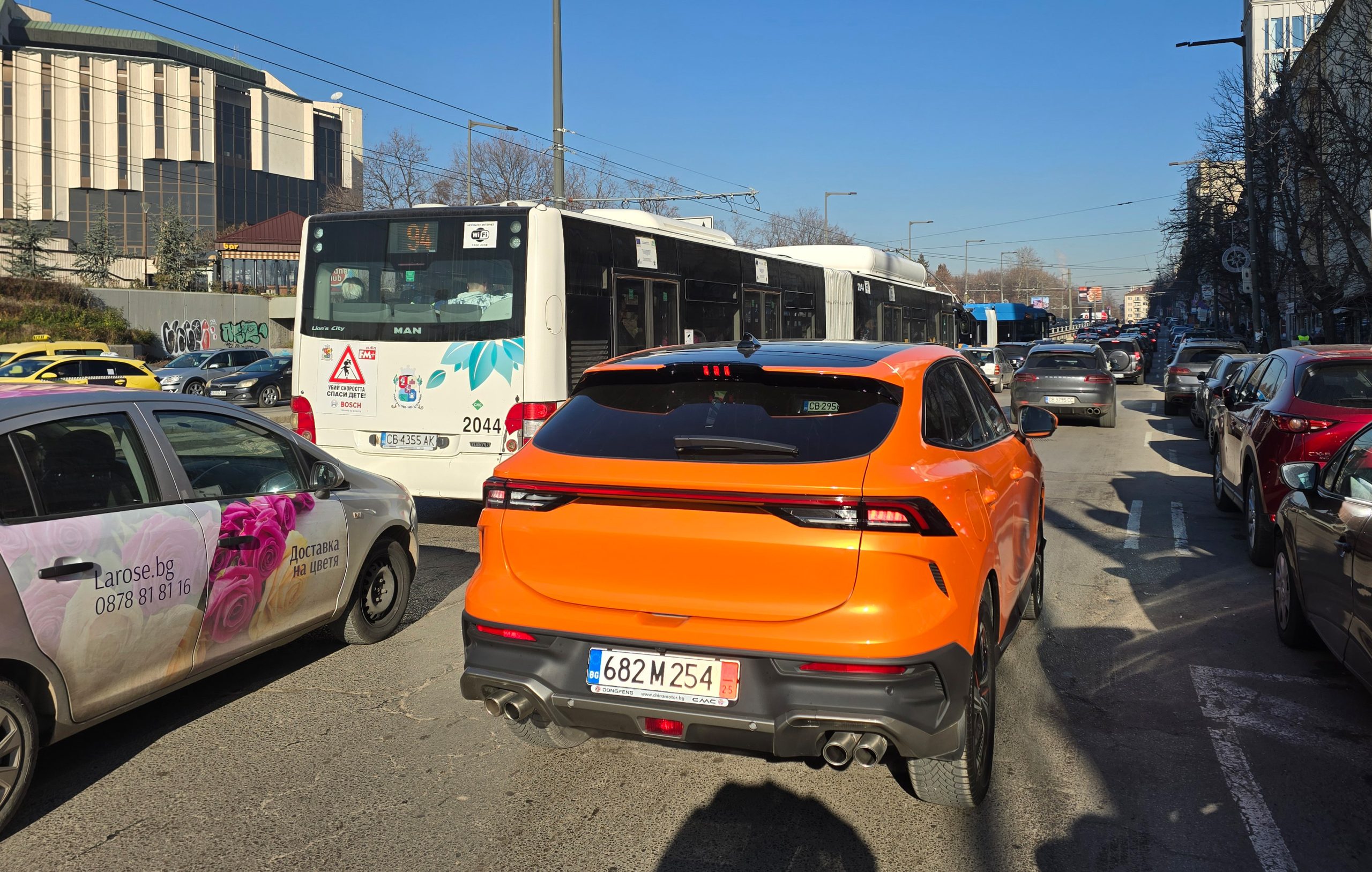 Задръствания заради "спасяването" ни от дървета по улица "Любен Каравелов" в София 3 20241219 112850 scaled