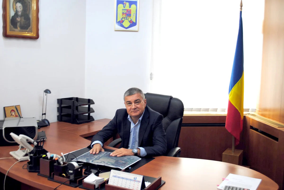 Виктор Санду