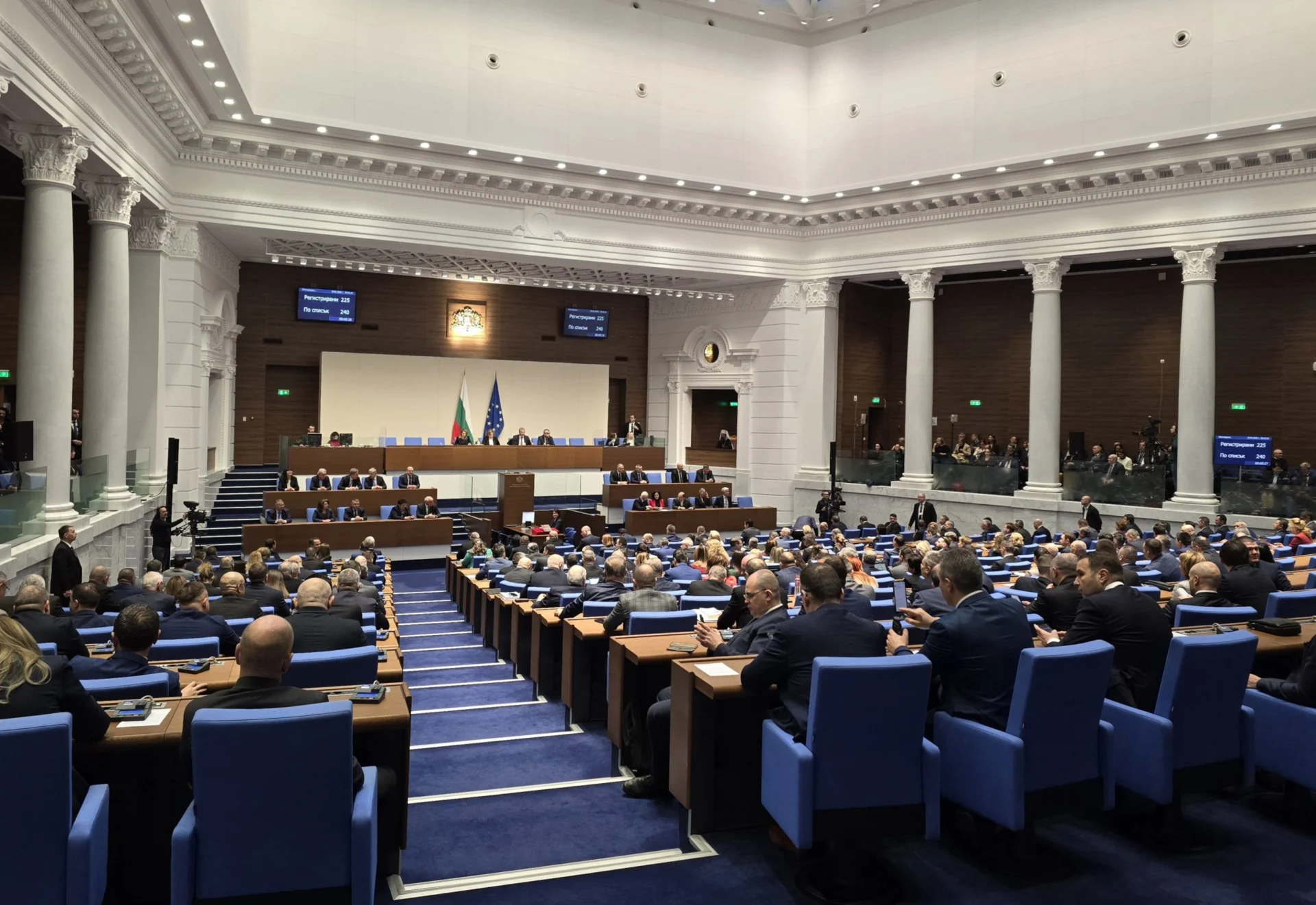 Парламентът ще разгледа отчета на Комисията за защита от дискриминация и ще проведе парламентарен контрол