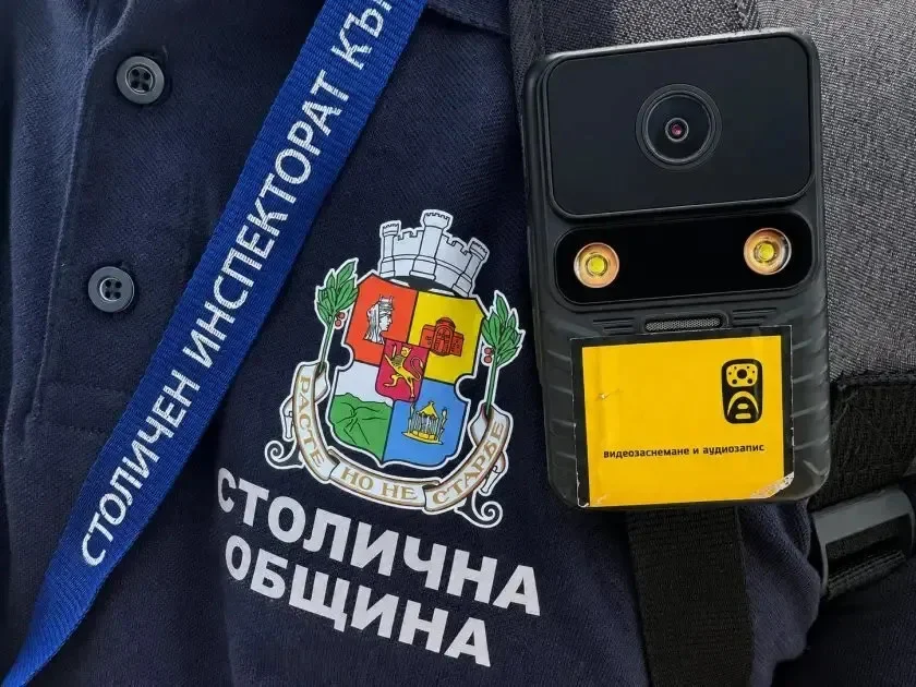 Строителните инспектори в София вече ще носят боди камери