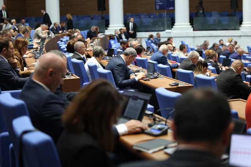 Парламентът избира председател на ДАР и открива процедура за избор за шеф на ДАНС