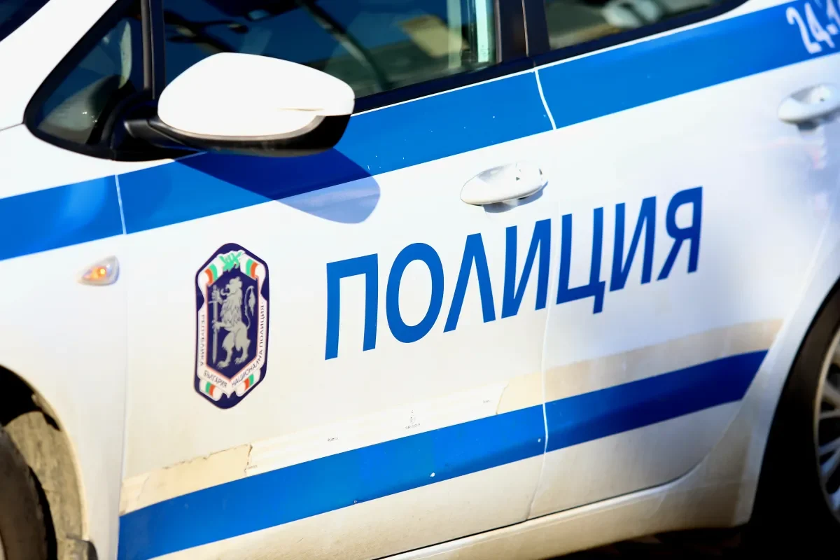 Хванаха крадец, опитал се да избяга с кола на полицай
