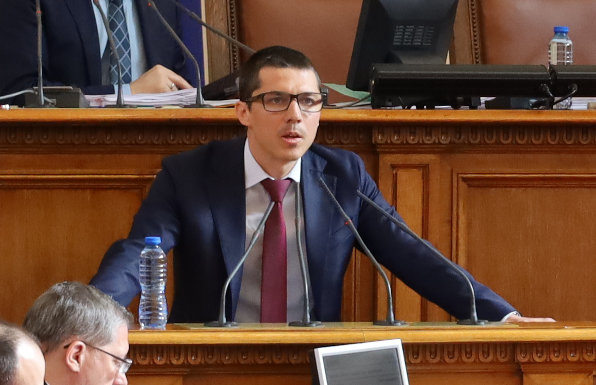 Парламент Мирослав Иванов