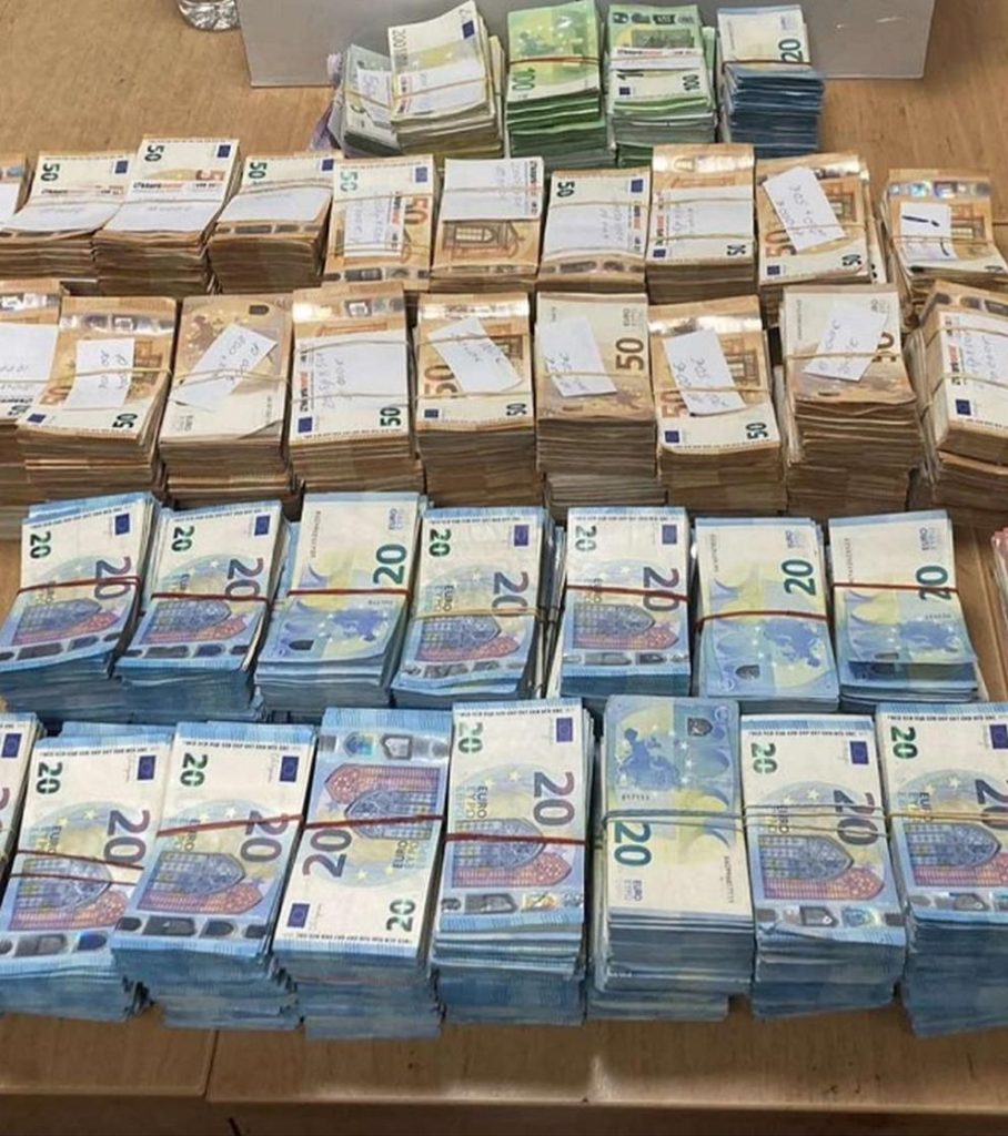 Турчин изгоря с недекларирани 1 млн. евро на ГКПП "Лесово" 9 евро