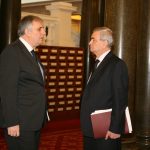 Парламент Ивайло Калфин - министър на труда и социалната политика Николай Николов - бивш директор на НОИ