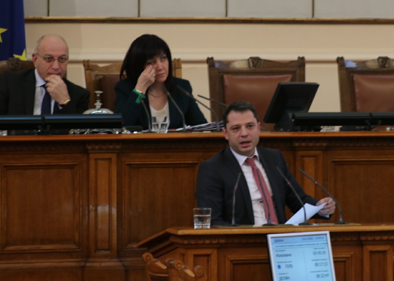 Парламент Делян Добрев
