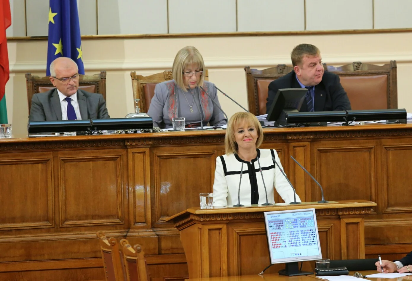 мая манолова
