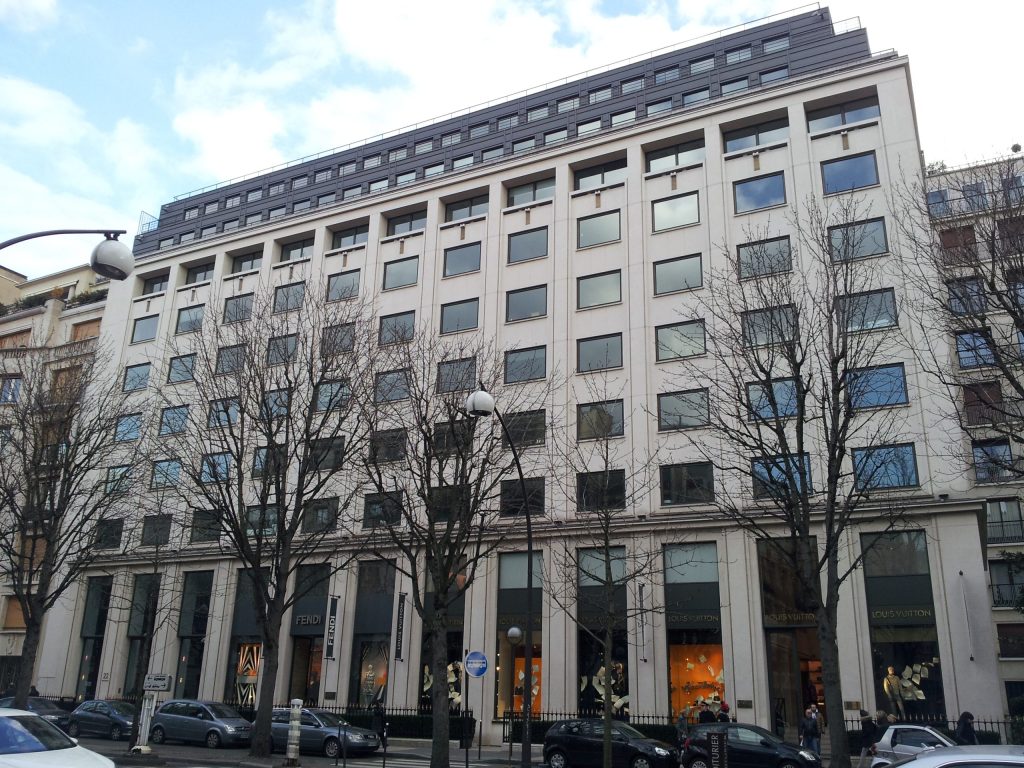 22 avenue Montaigne Paris scaled 1