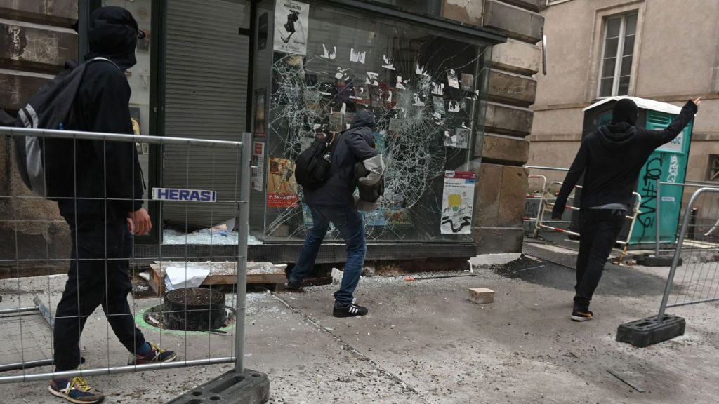 230704071207 protesters smash shop window france file 063023