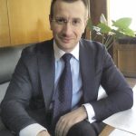 Говорителят на Софийската районна прокуратура Руси Алексиев се вижда като градски прокурор на София. Алексиев стана известен с разточителния си начин на живот във вид на скъпо жилище и луксозни лимузини