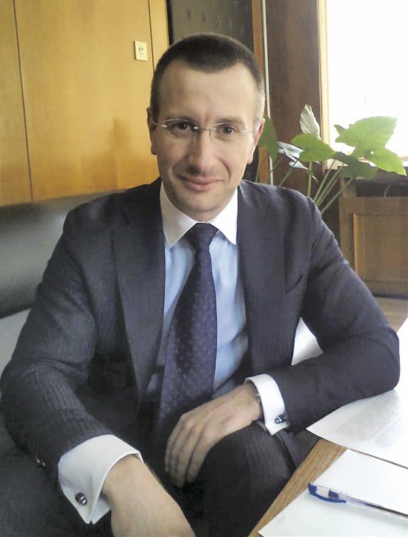 Говорителят на Софийската районна прокуратура Руси Алексиев се вижда като градски прокурор на София. Алексиев стана известен с разточителния си начин на живот във вид на скъпо жилище и луксозни лимузини