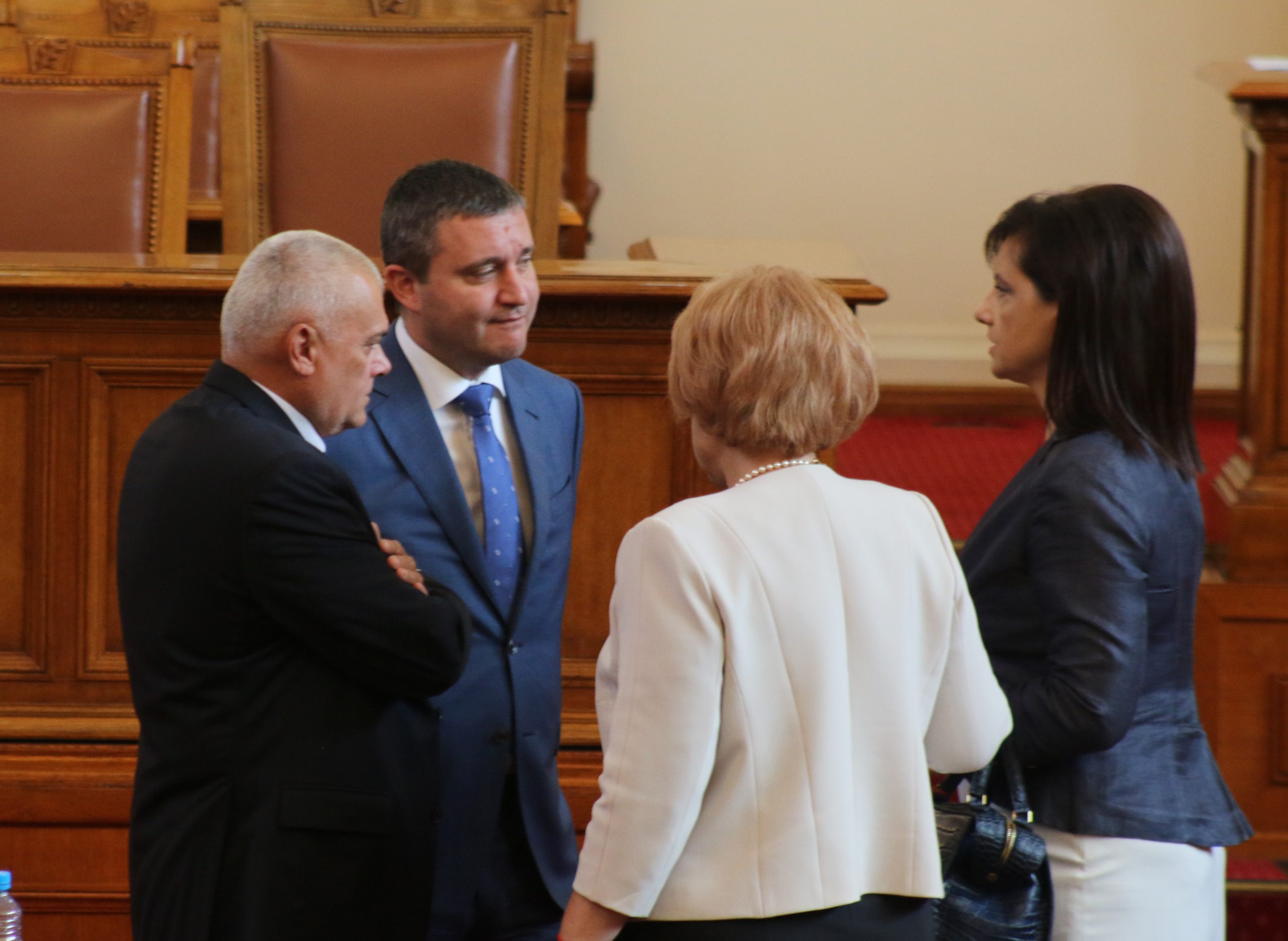 Парламент актуализиране на бюджета Владислав Горанов Менда Стоянова
