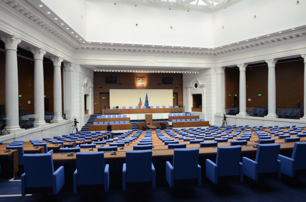 Парламент нова зала. Първа точка от дневния ред на НС за четвъртък - новото правителство