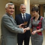 Общинска банка подари уникална сребърна монета с образа на богинята Тюхе на Музея за история на София. Вчера монетата бе връчена на директора на Музея за история на София д-р Надежда Кирова-Йовчева от г-н Сашо Чакалски