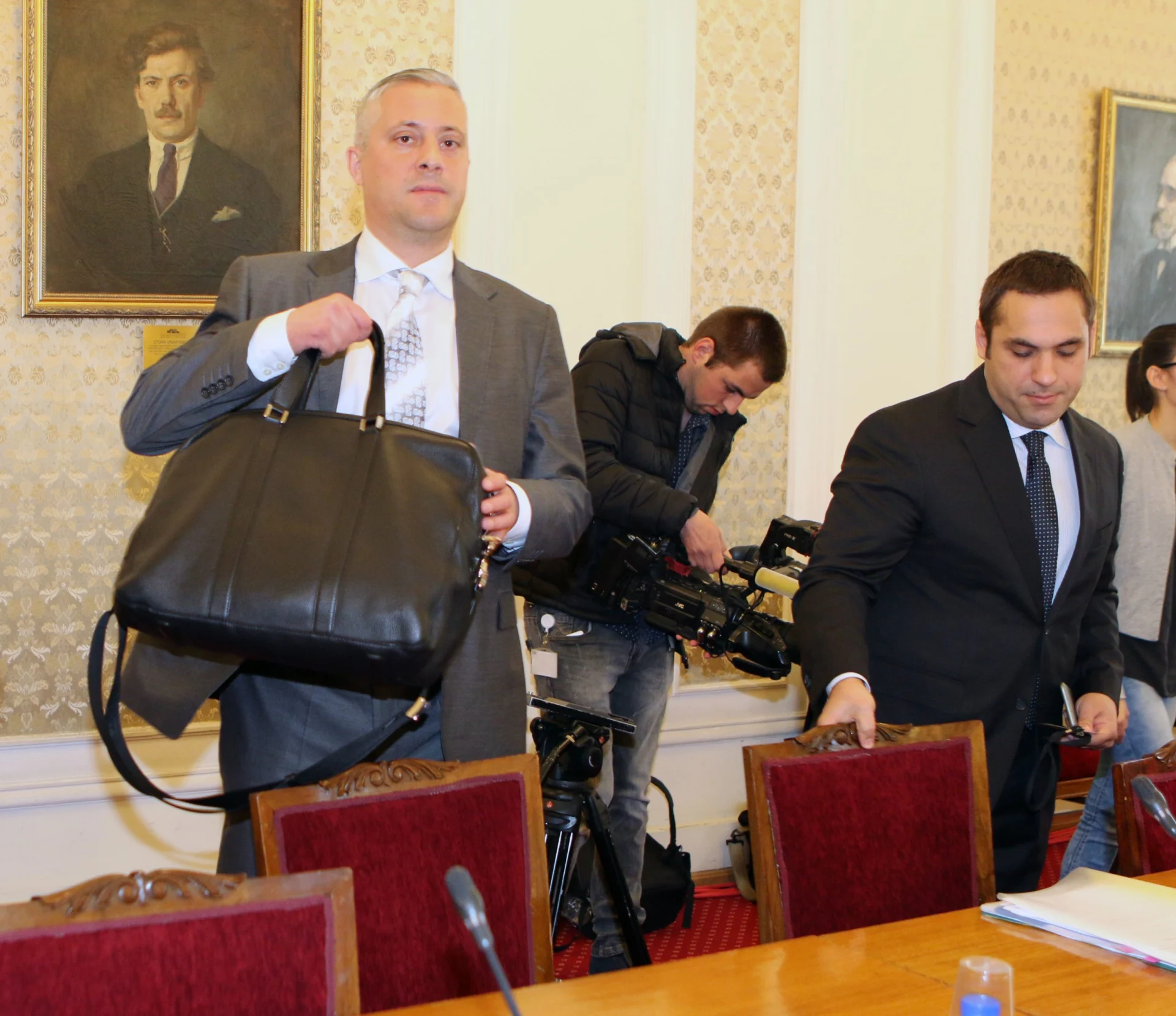 Парламент икономическа комисия  Предоставяне на информация относно резултат от извършена проверка от Агенцията за приватизация и следприватизационен контрол на „Булгартабак – Холдинг“ АД за спазване на приватизационния договор. Божидар Лукарски