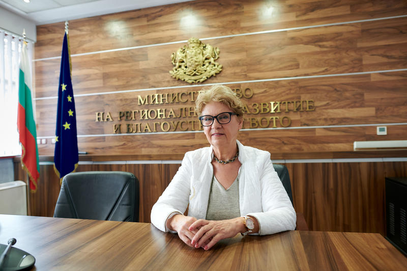 министър Комитова
