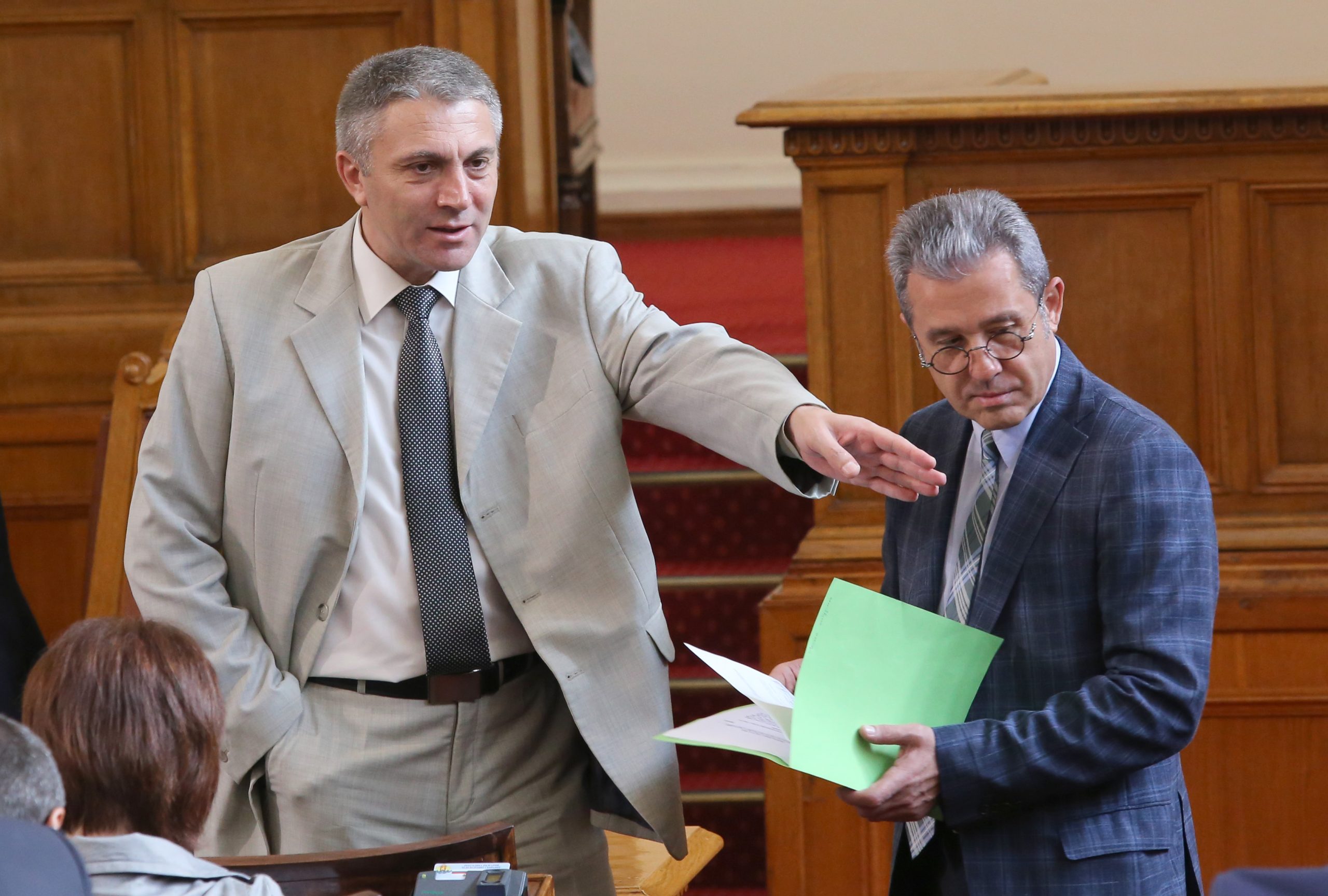 Парламент Мустафа Карадайъ
