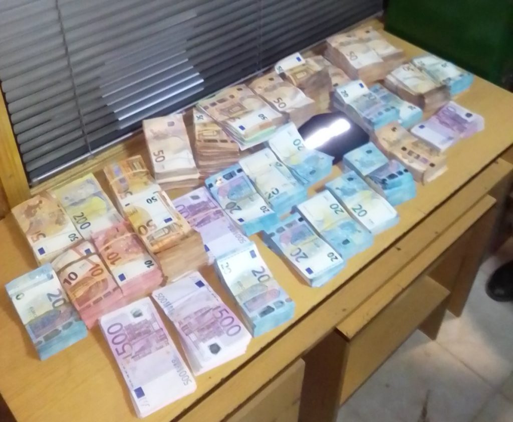 Шефът на "Миграция"-Разград взимал по 300 евро на човек 5 контрабанда евро