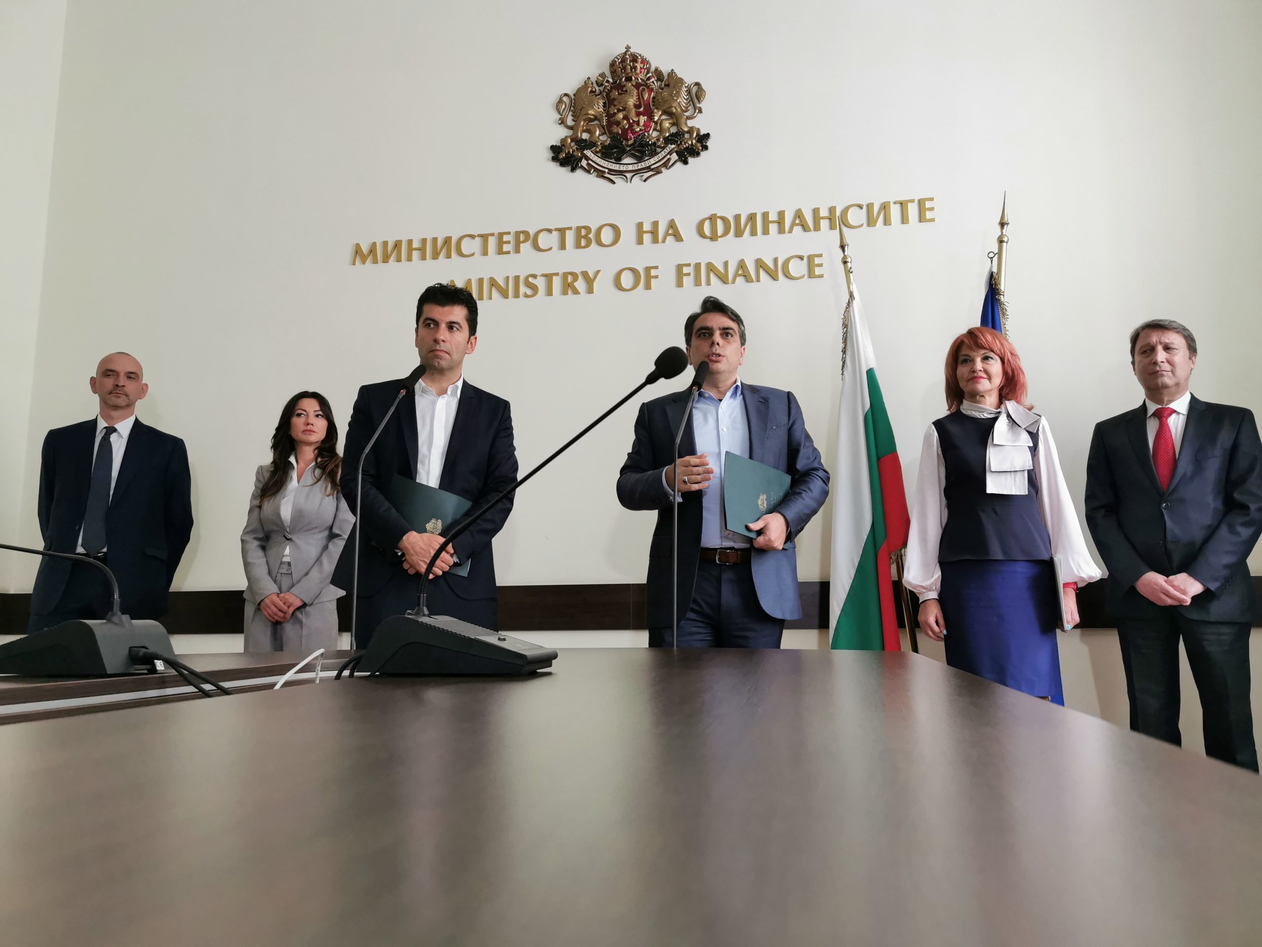 Пресконференция на министерството на финансите