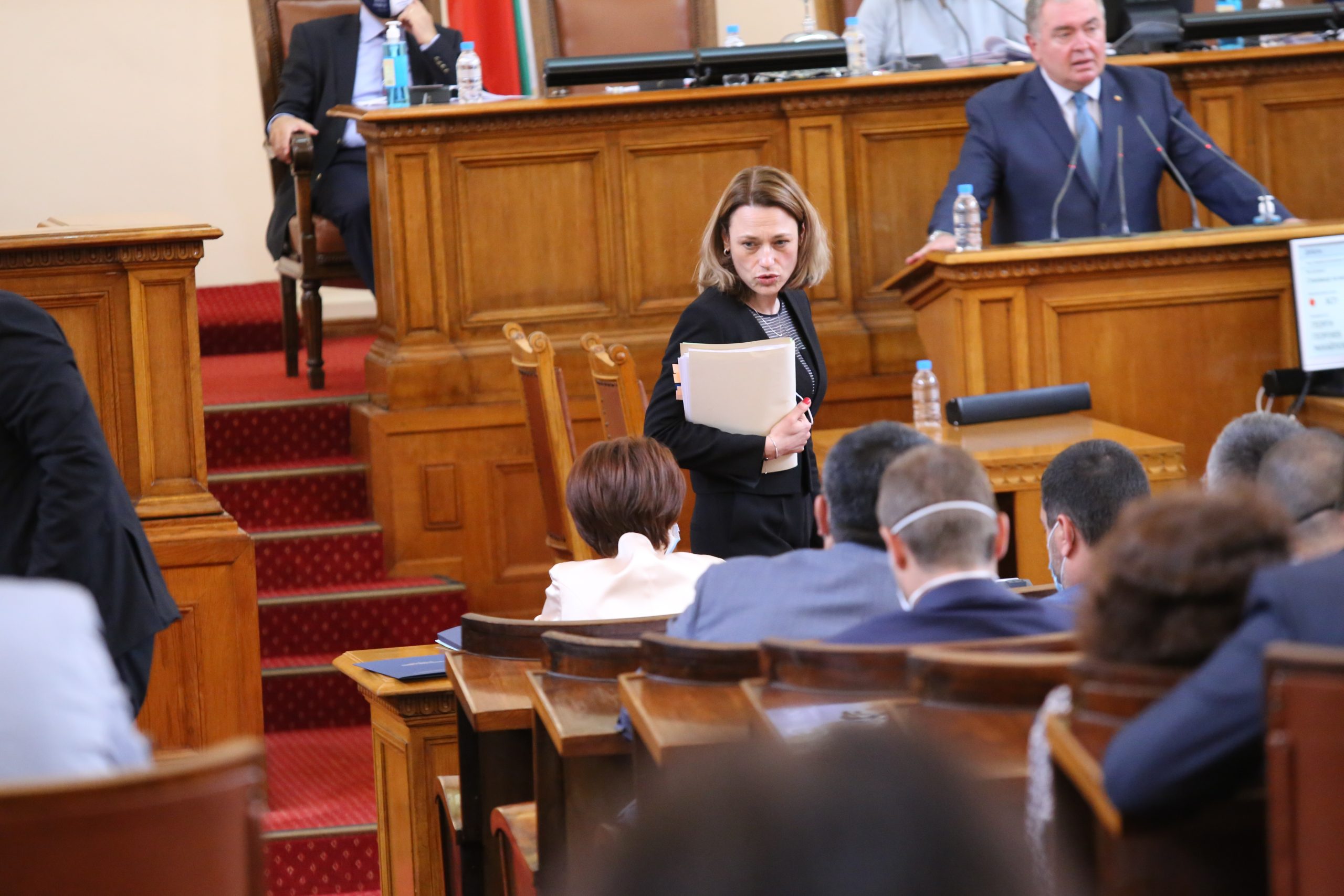 Парламент Ива Митева