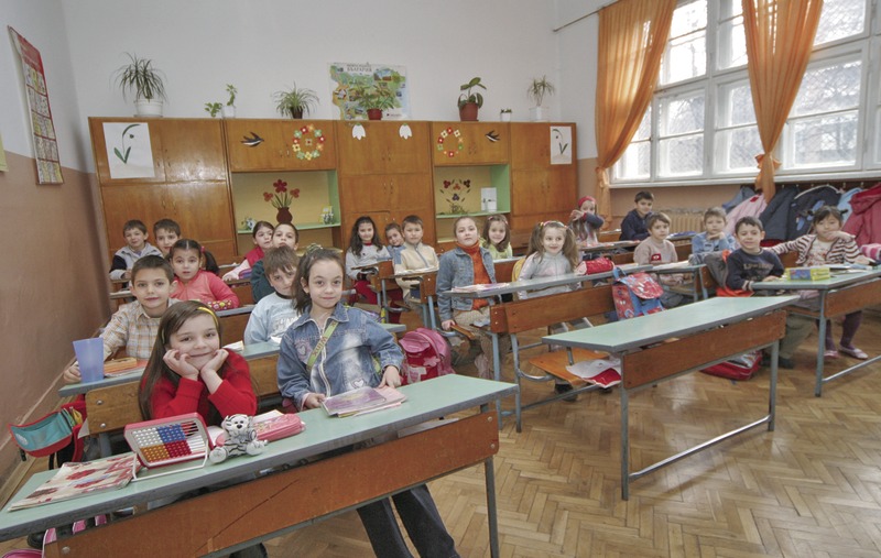 Много ученици “изчезват” по пътя си между закритото и приемното училище.