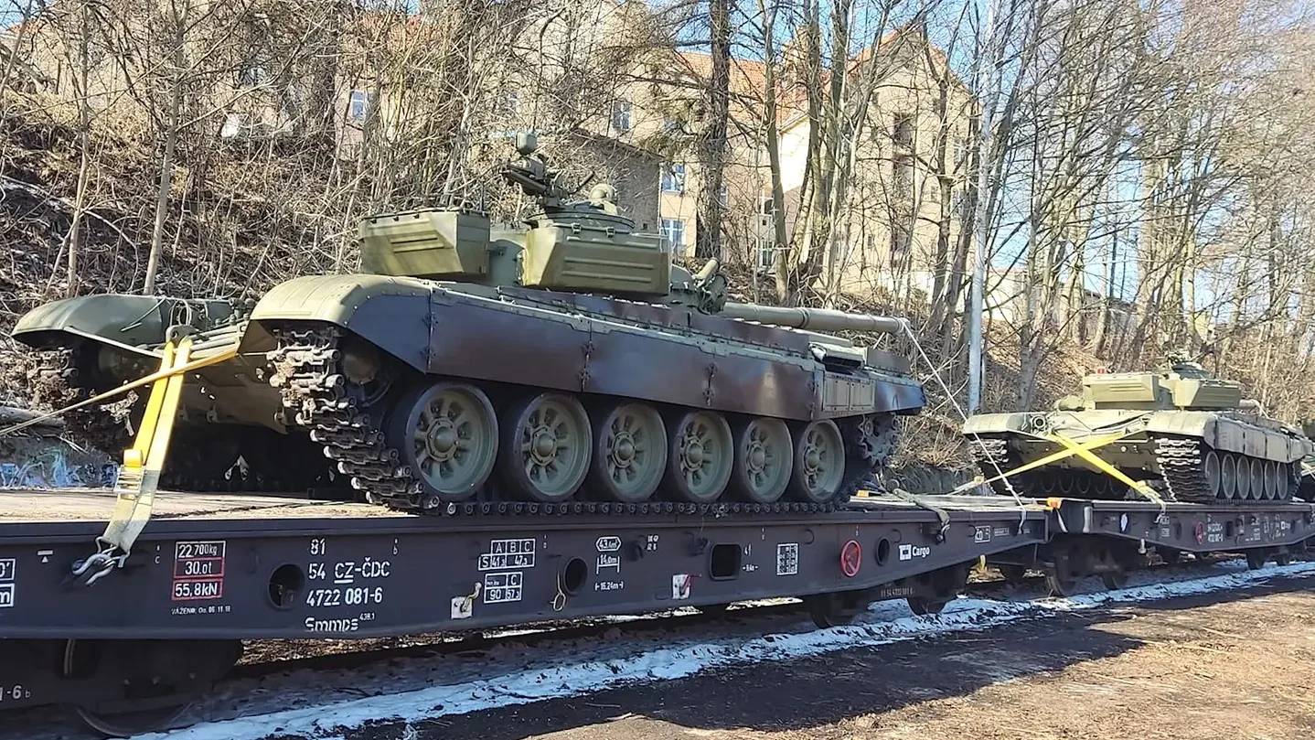 танк танкове т72 т-72 чешки