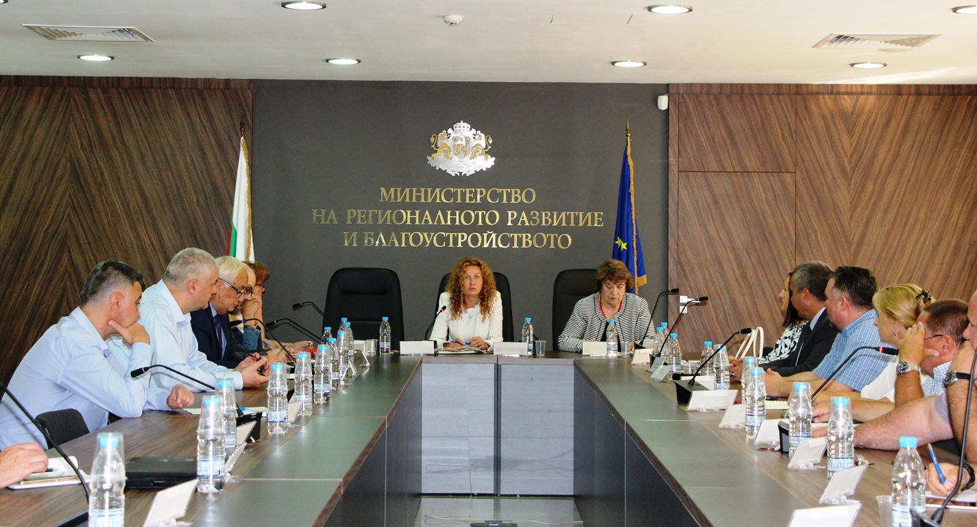 Деница Николова