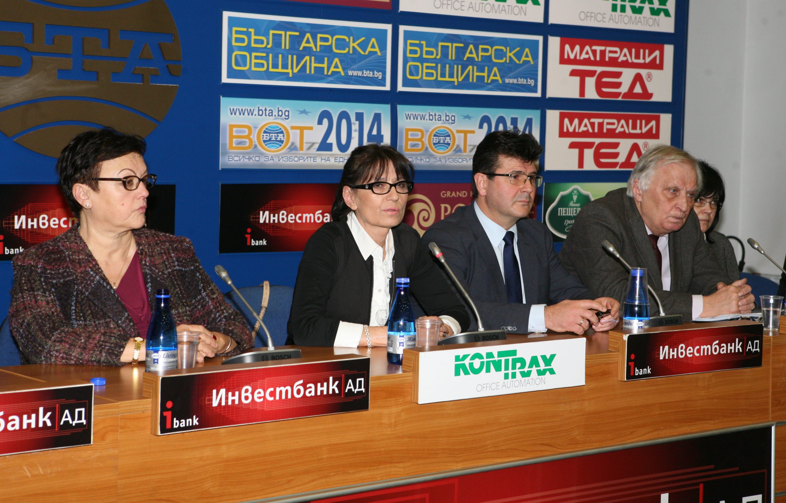 Пресконференция на дружествата за допълнително пенсионно осигуряване по повод изявлението на министъра на финансите Владислав Горанов след проведеното днес в МТСП заседание ДДПО София Христова Даниела Петкова Никола Абаджиев